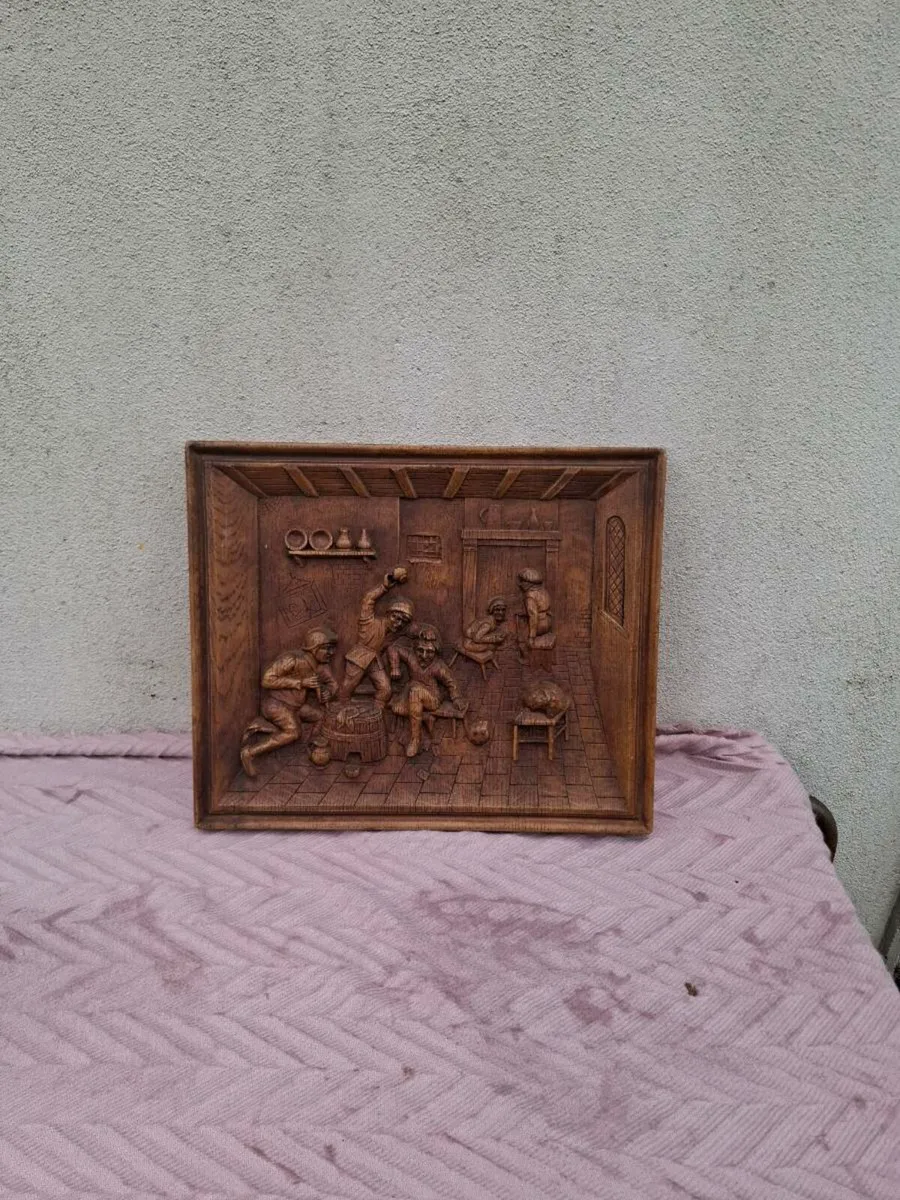 Light vintage engraved frame - Image 1