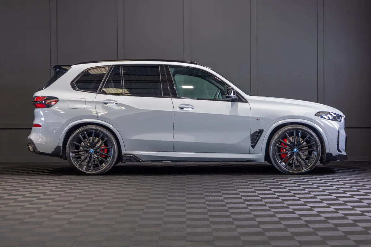 2025 BMW X5 X-Drive 50e M-Sport - Image 2