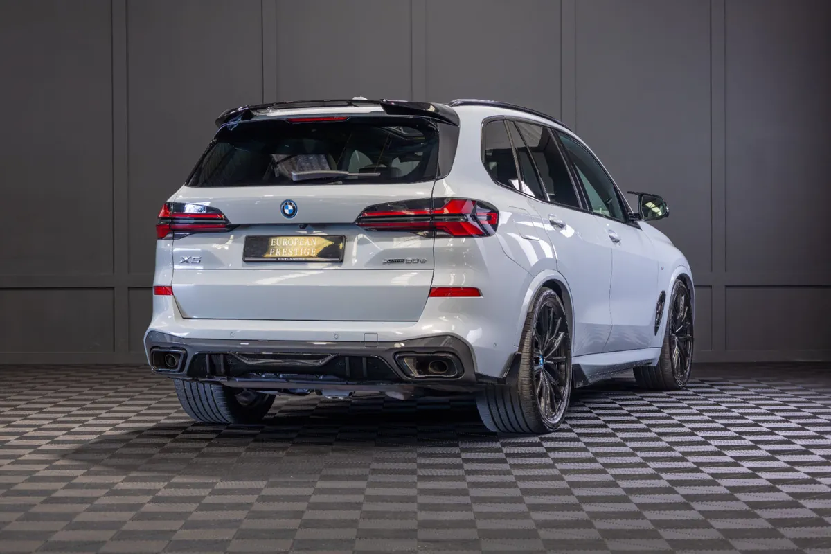 2025 BMW X5 X-Drive 50e M-Sport - Image 3