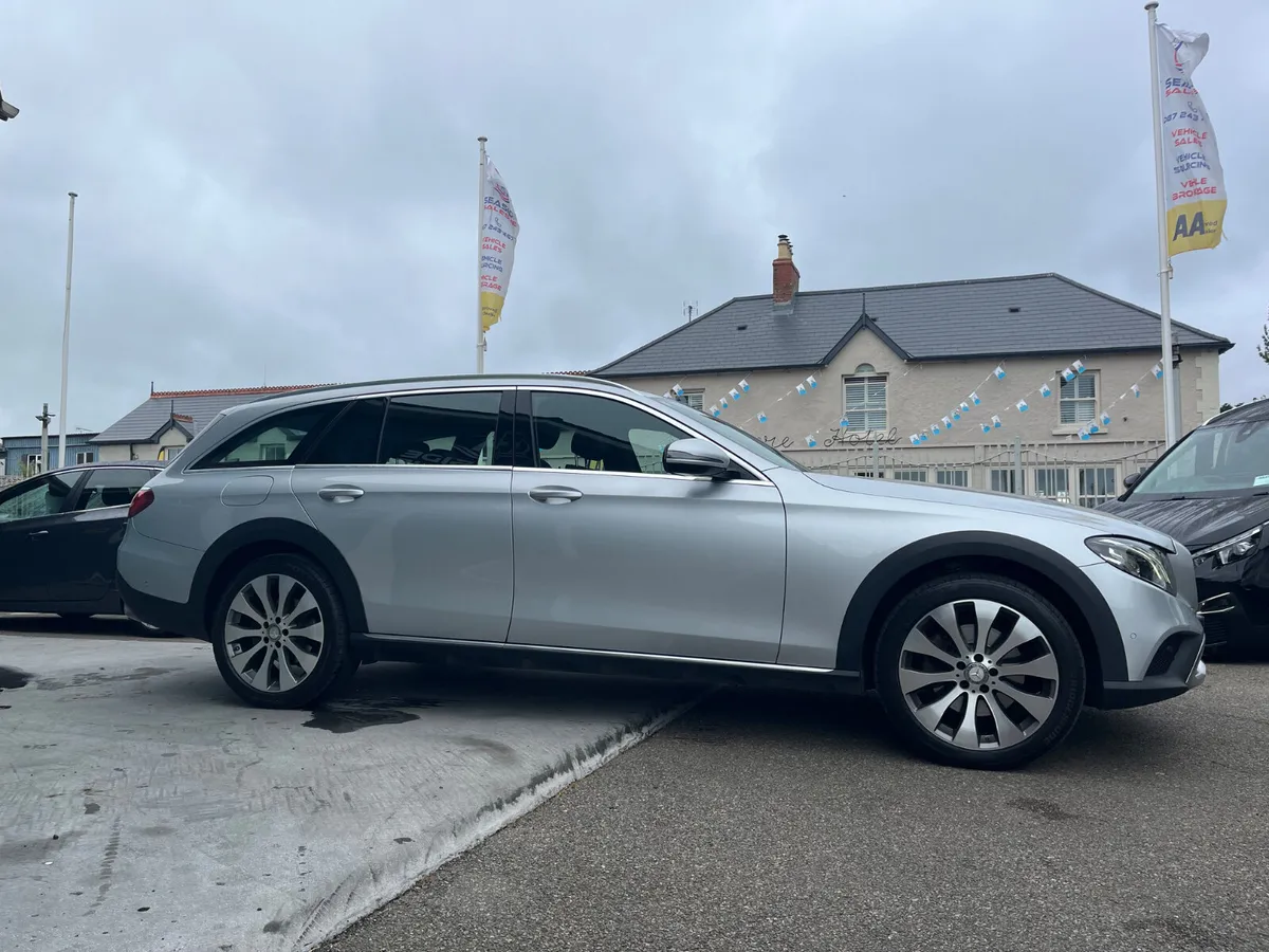 171 Mercedes E220 4Matic Allterrain - Image 4