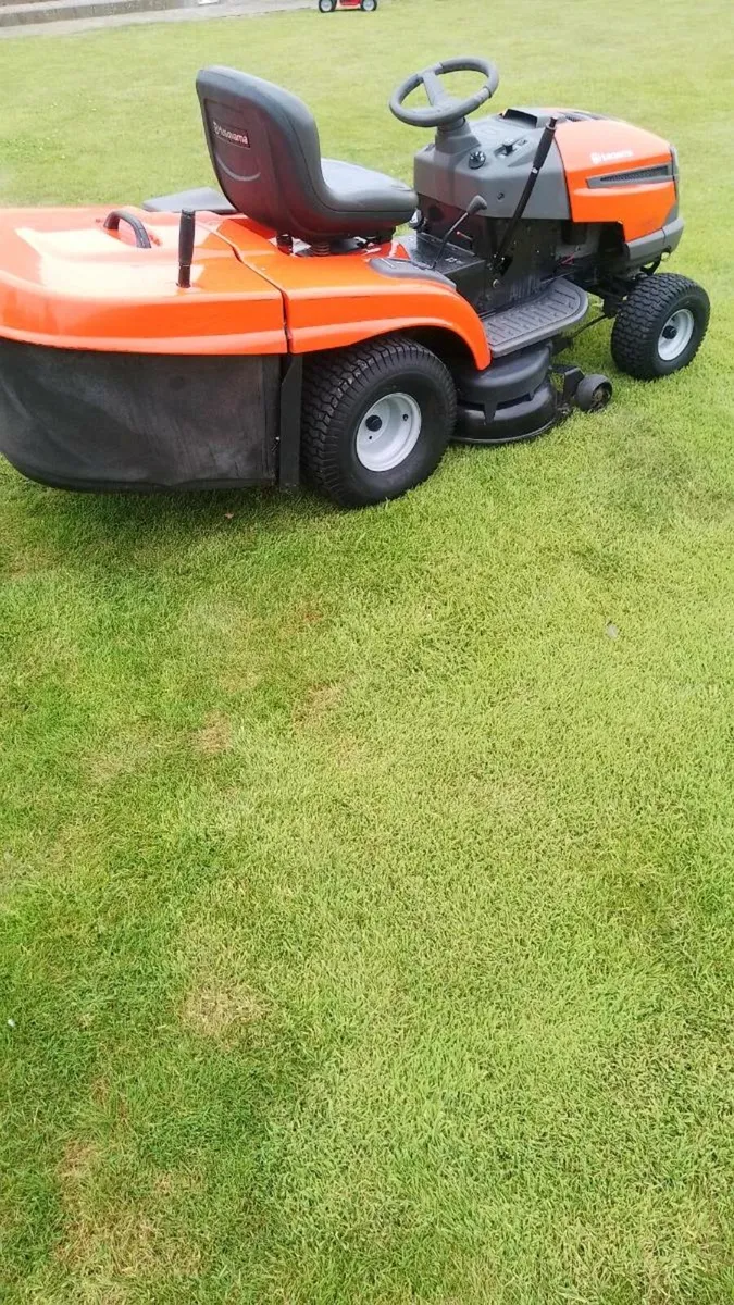 Husqvarna hydrostatic mower - Image 4