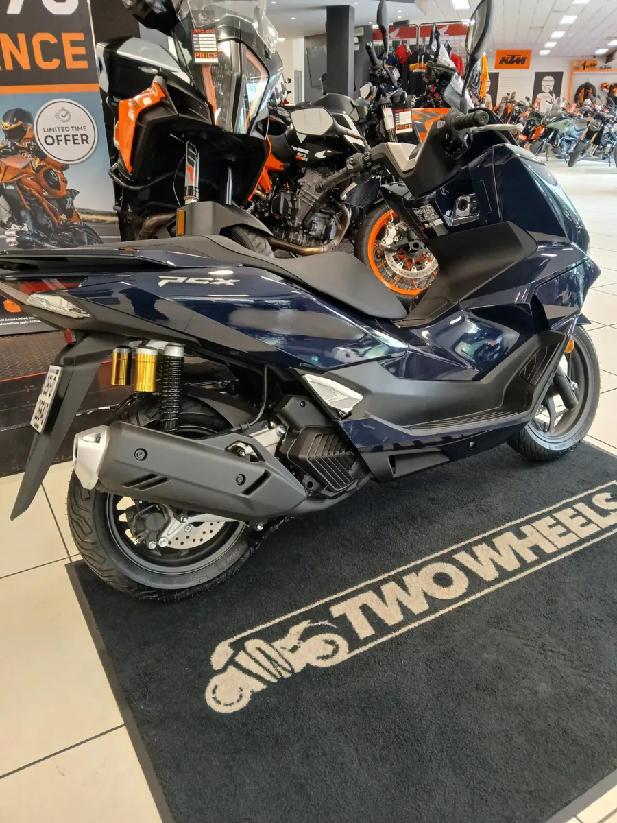 Honda PCX125 TFT**Ex Demo** - Image 3