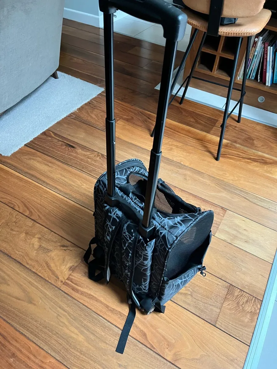 Pet  travel wheelie case/backpack - Image 3
