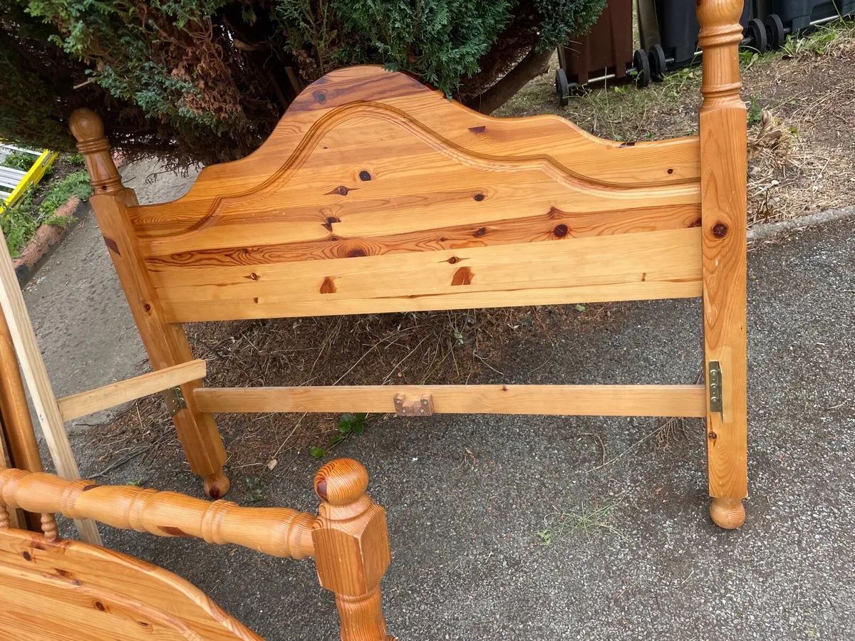 Double pine wooden bed frame (4,6ft) - Image 4