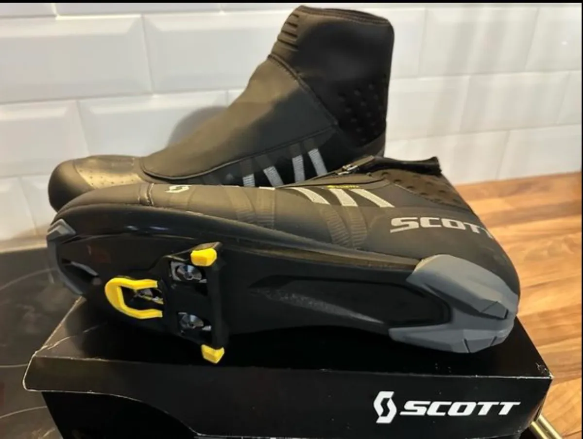 Cycling shoes - Image 2