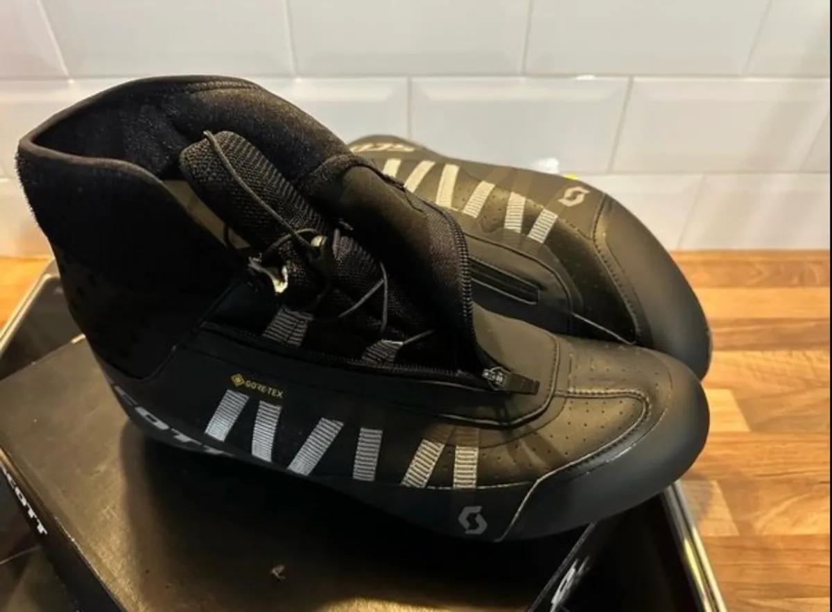 Cycling shoes - Image 3