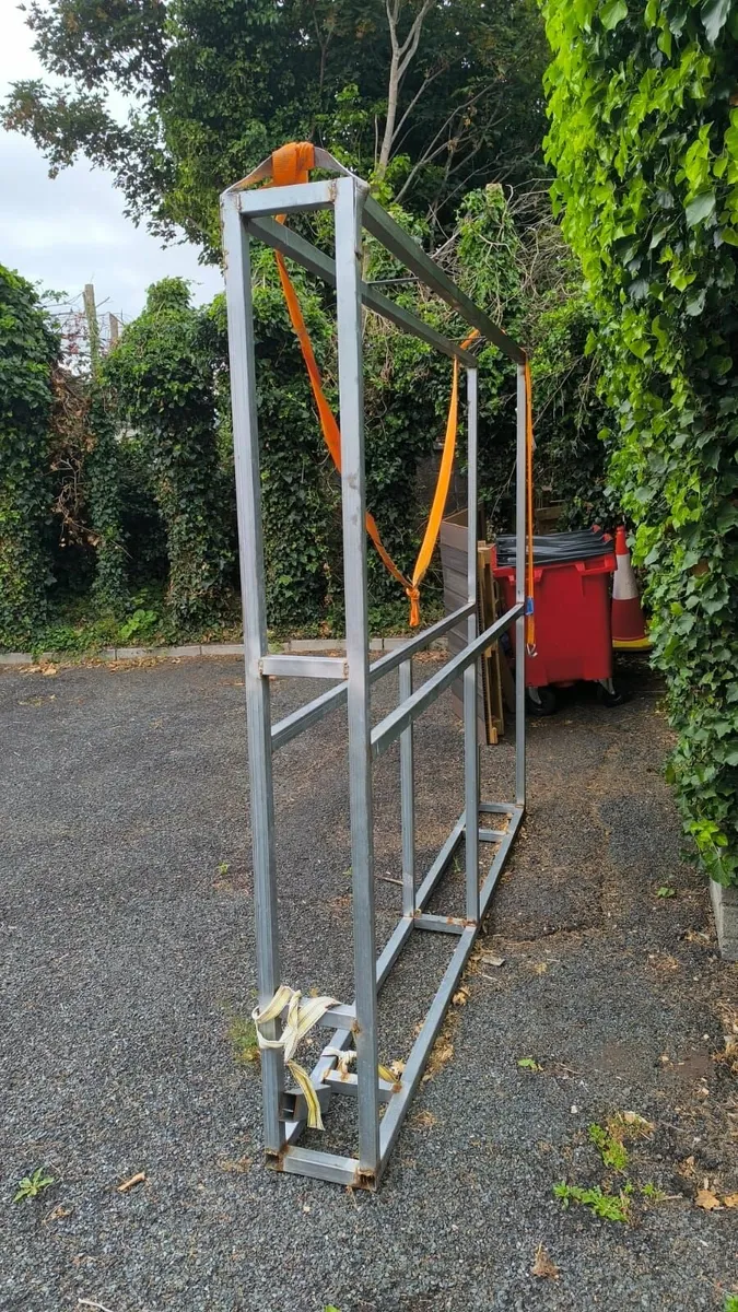 Metal Frame - Image 1
