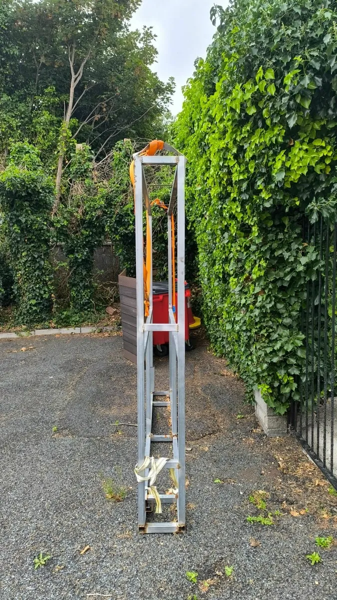 Metal Frame - Image 2