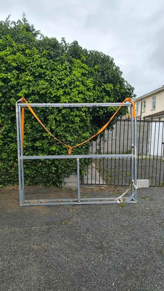 Metal Frame - Image 3