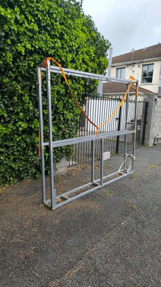 Metal Frame - Image 4