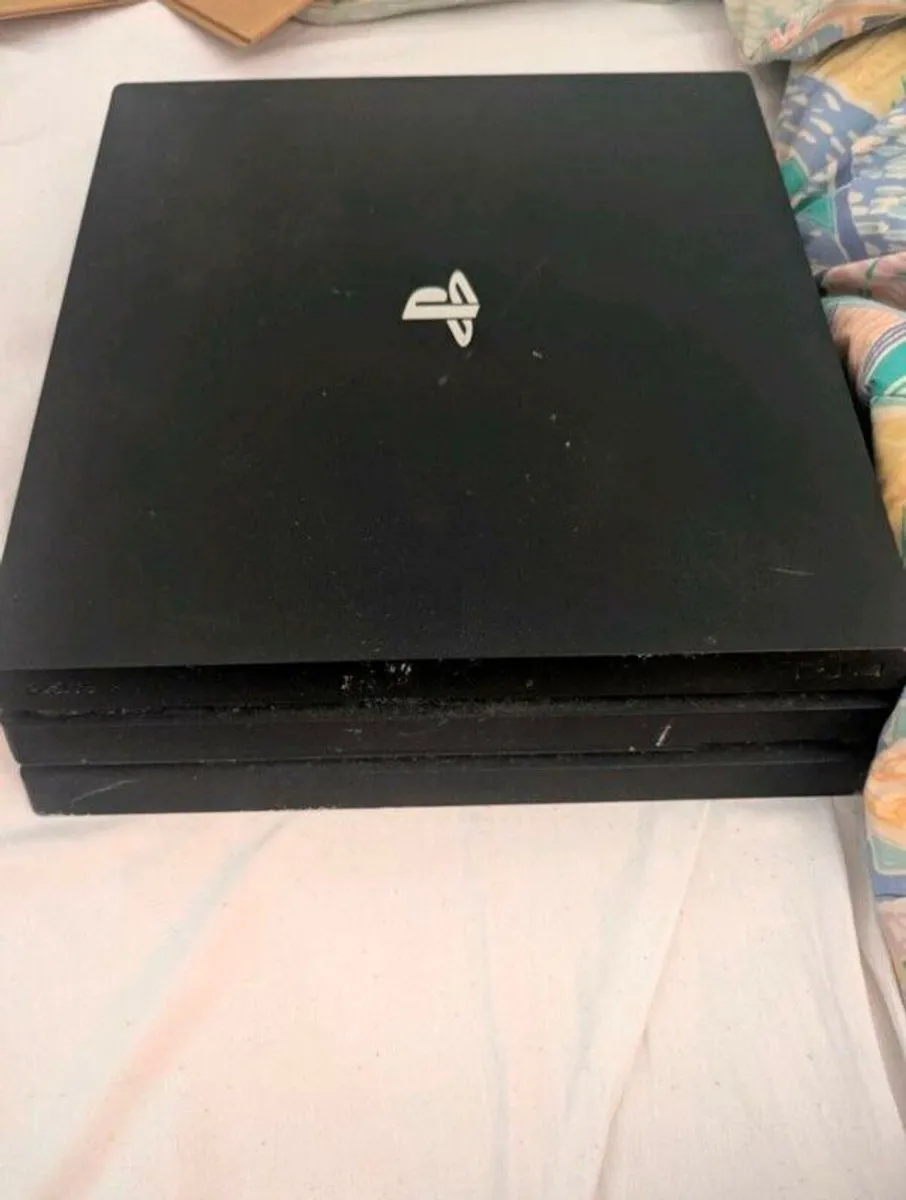 PS4 pro 1tb - Image 1