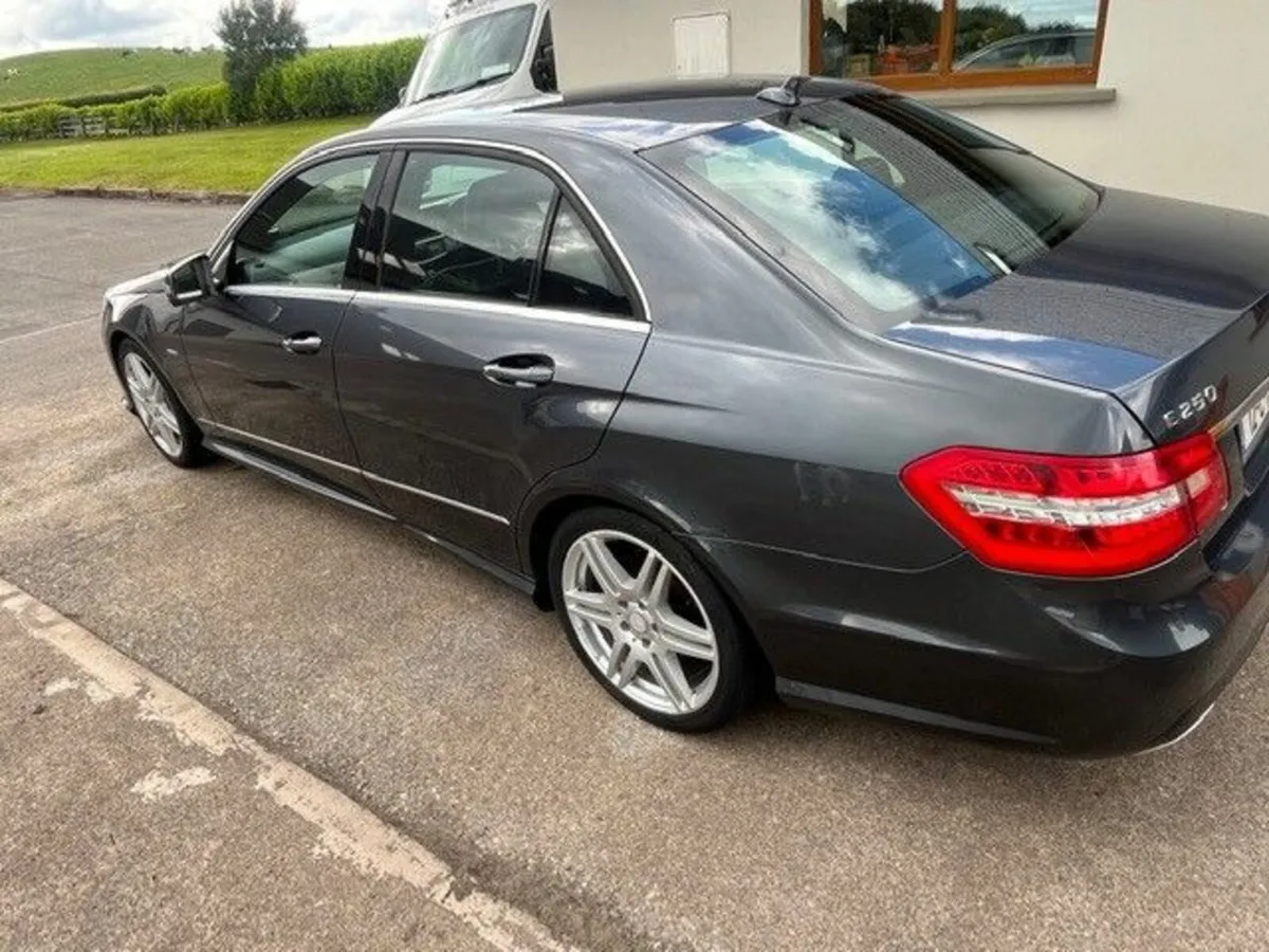 Mercedes-Benz E-Class 2012 - Image 3