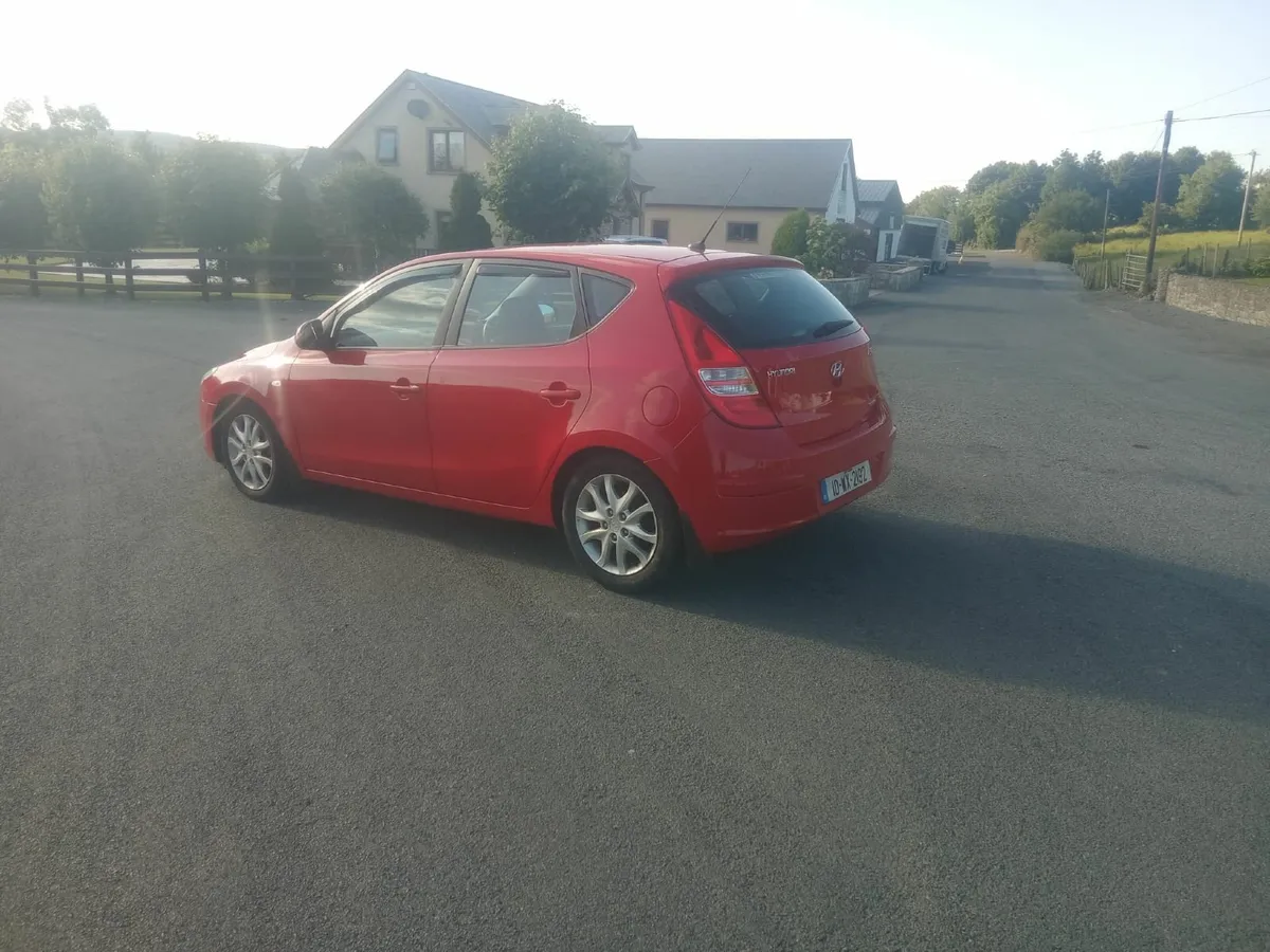 Hyundai i30 2010 - Image 2
