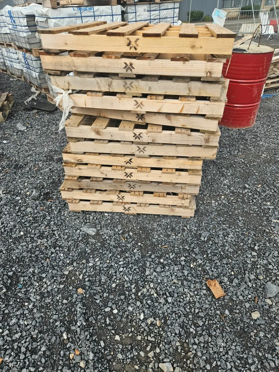 Pallets free to take away - Image 2
