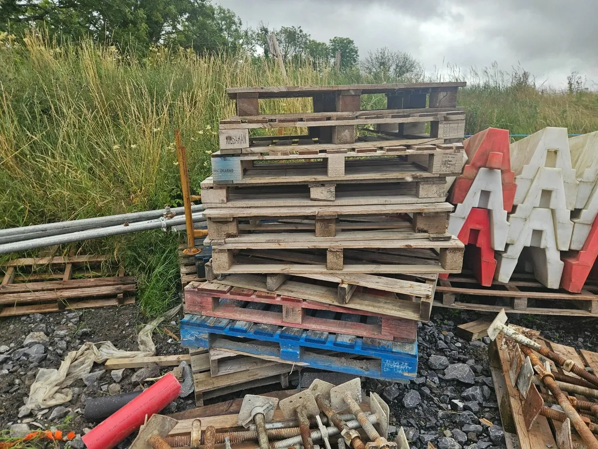 Pallets free to take away - Image 3