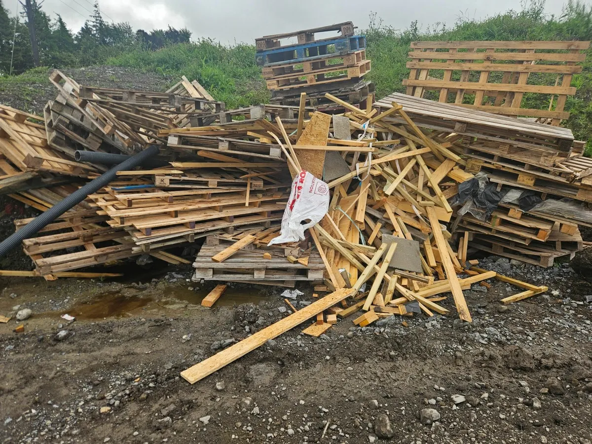 Pallets free to take away - Image 4