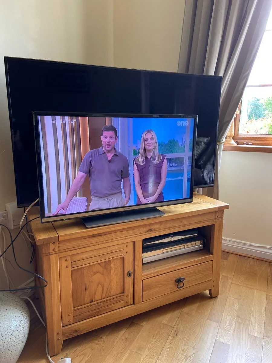 Panasonic 32. Inch.  Tv - Image 2