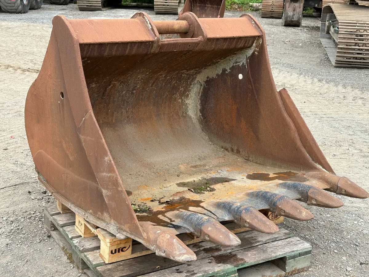 Digging Bucket  (D2 ) - Image 1