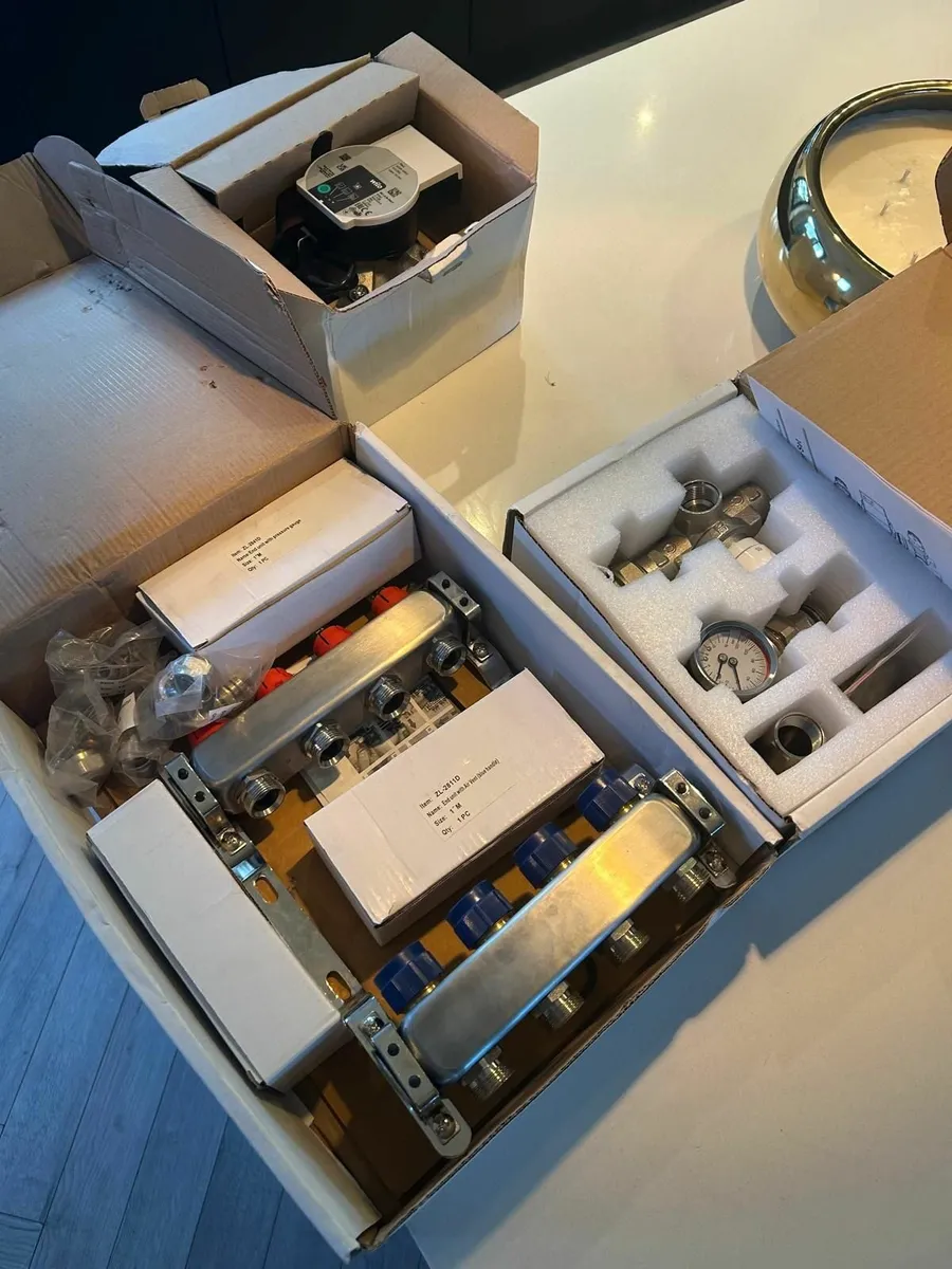 Underfloor Heating Pump/Thermostat/Manifold