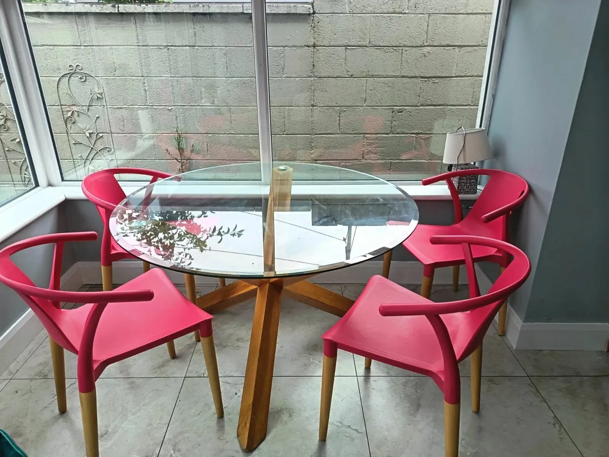 Glass dining table - Image 3