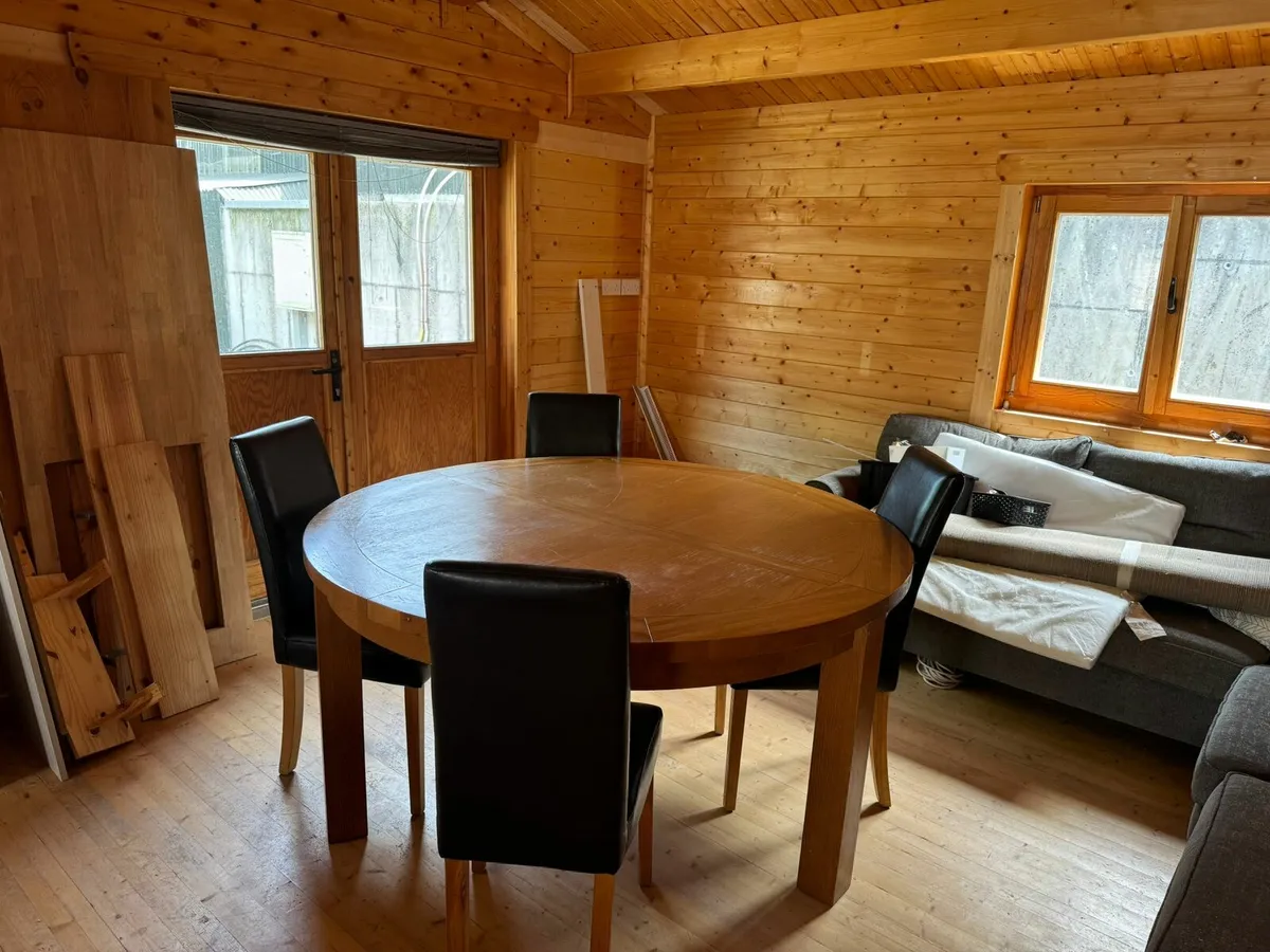 Kitchen table and chairs - Image 1