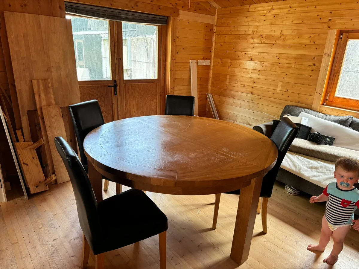 Kitchen table and chairs - Image 2