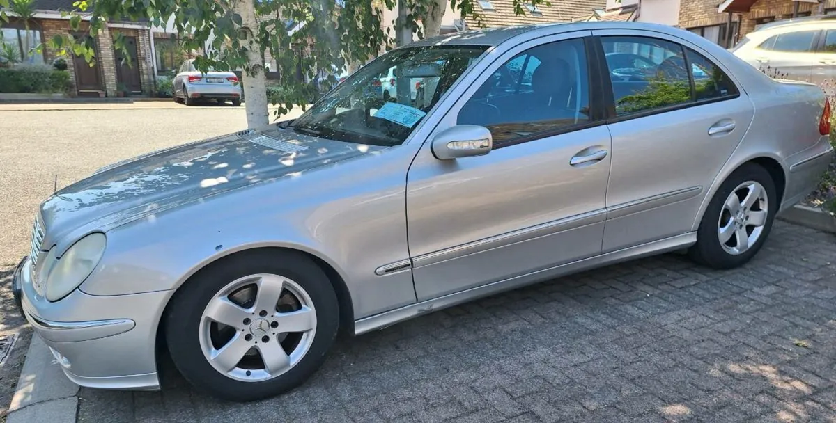 MERCEDES BENZ E 240 V6 AVANTGARDE FOR SALE - Image 4