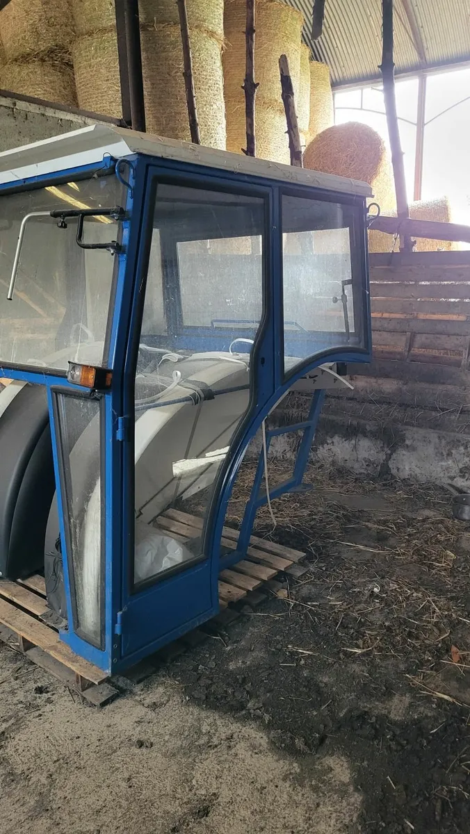 Ford Valdi tractor cab - Image 2