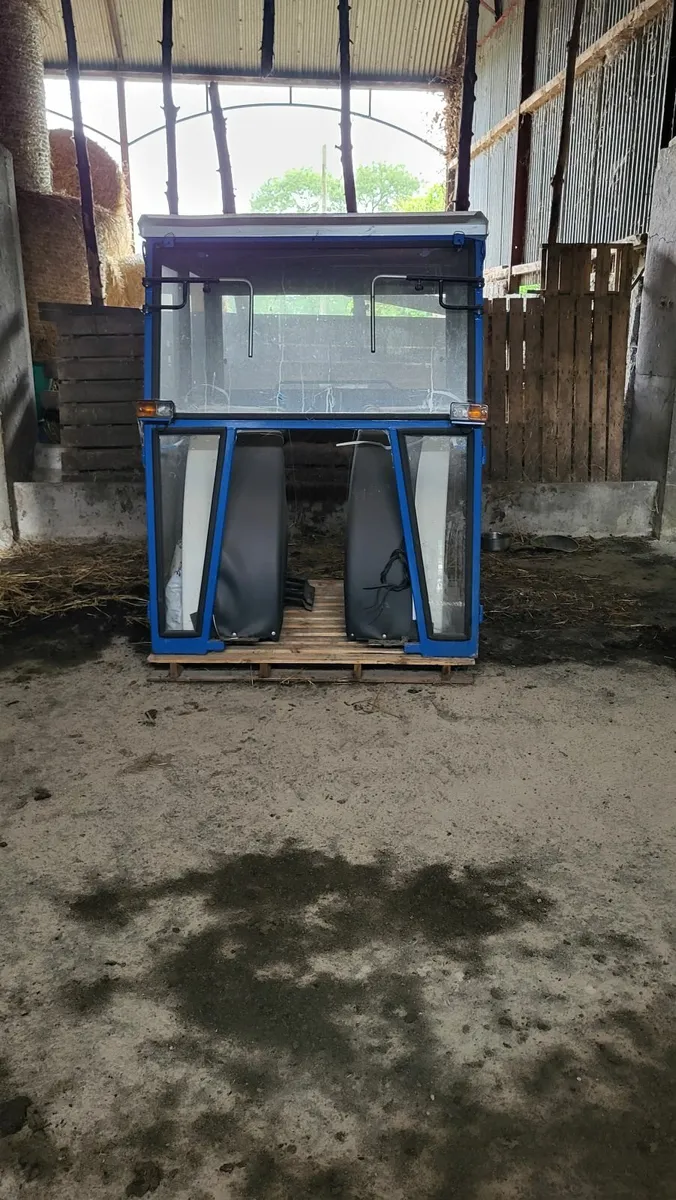 Ford Valdi tractor cab - Image 3