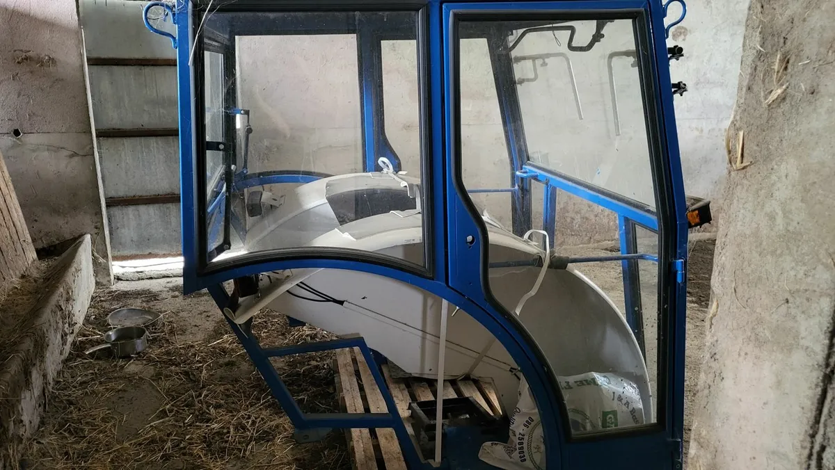 Ford Valdi tractor cab - Image 4