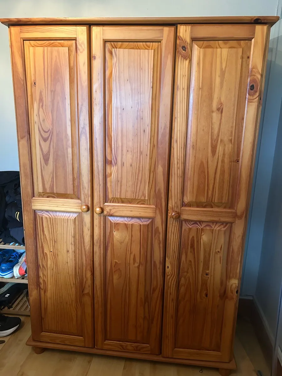 Triple wardrobe and chest of drawers - Image 1