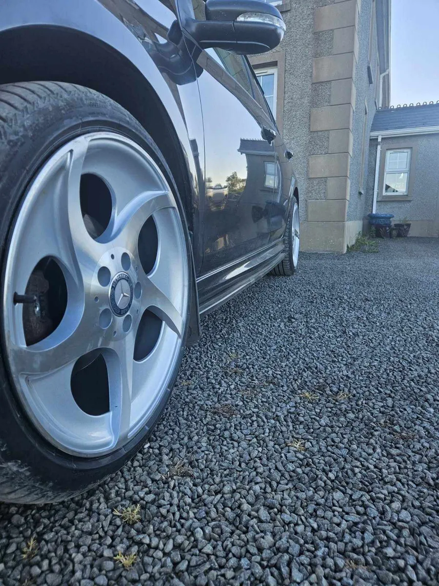 **Special** 18" Mercedes Alphard Style - Image 4