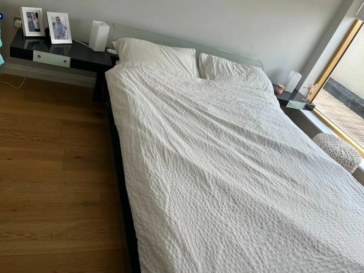 double bed - Image 1
