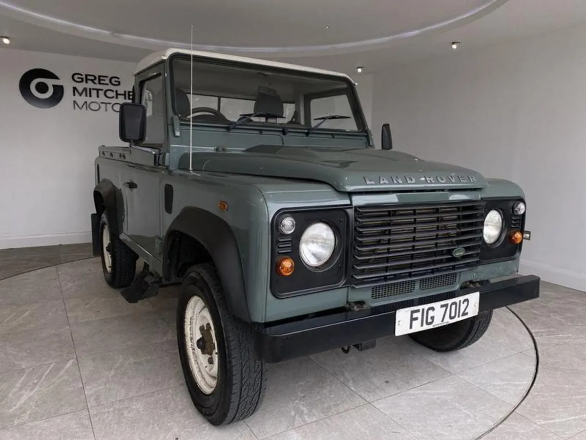 Land Rover Defender 90 SWB Pickup TDCI - Image 3