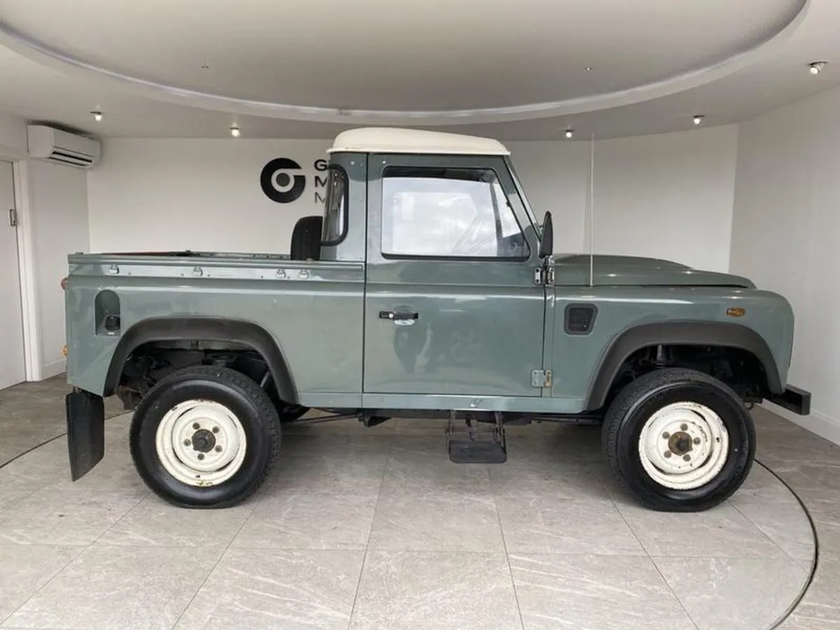 Land Rover Defender 90 SWB Pickup TDCI - Image 4
