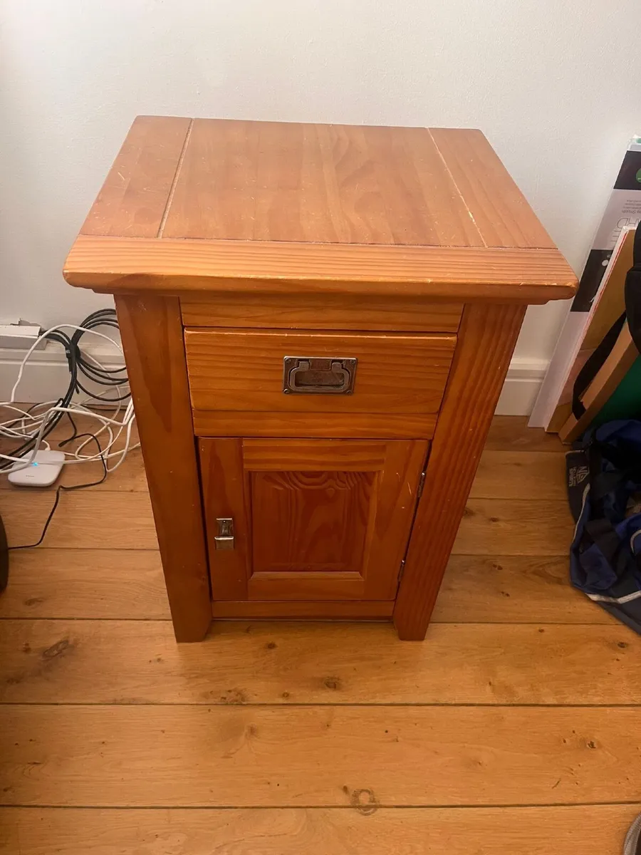 Bedroom furniture - Image 1