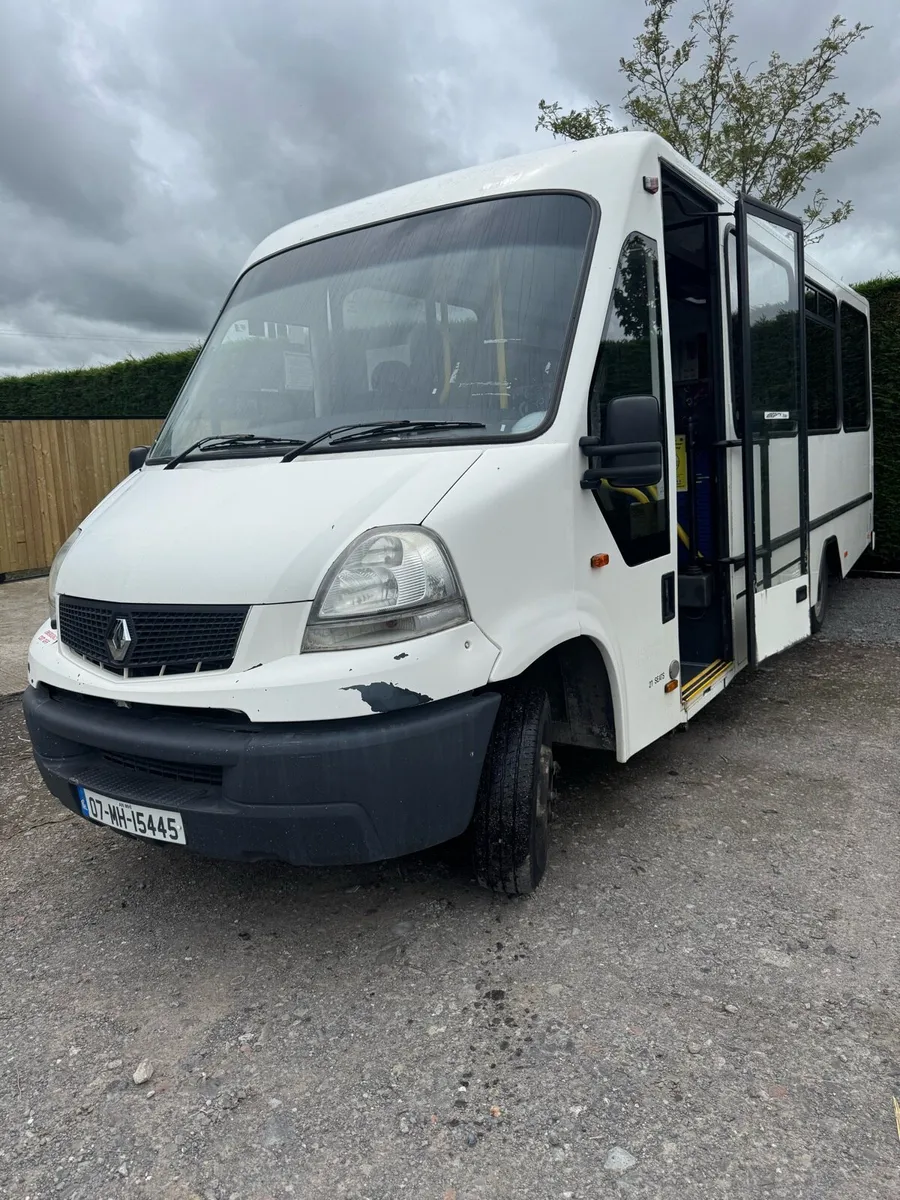 2007 Renault Bus - Image 2