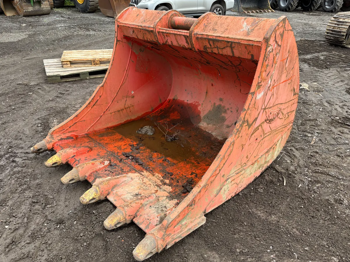 Digging Bucket Miller Hitch (D5) - Image 1