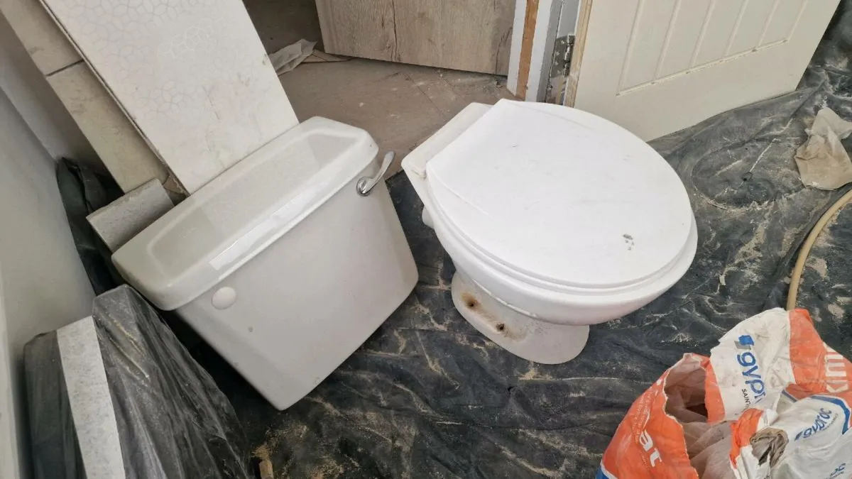 Toilet - Image 2