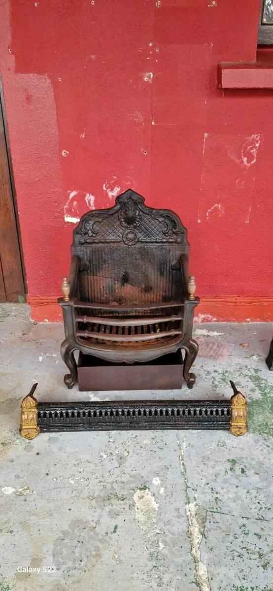 Cast iron fireplace - Image 1