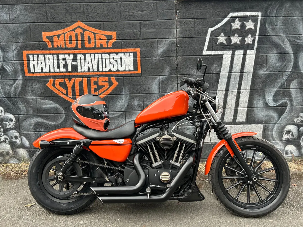 2011 HARLEY-DAVIDSON Iron 883 - Helmet Included! - Image 1