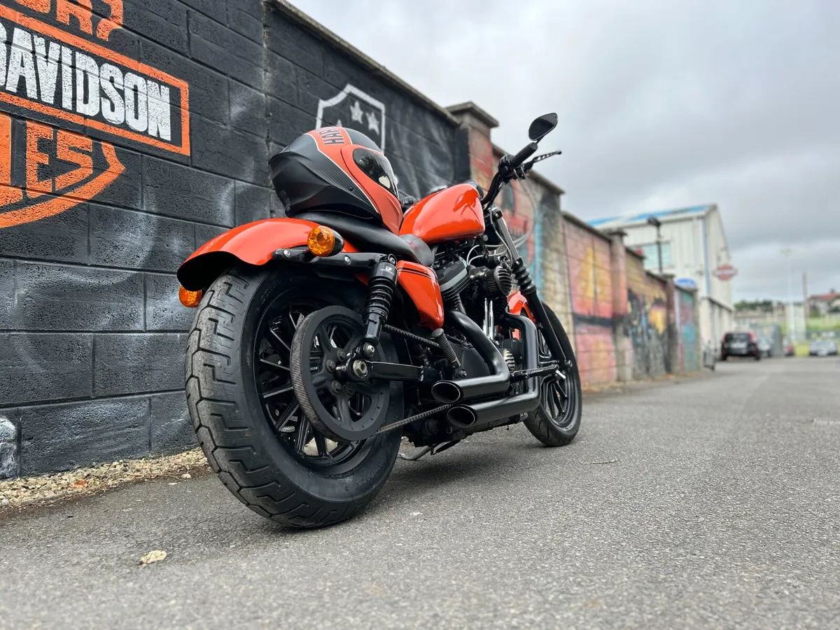 2011 HARLEY-DAVIDSON Iron 883 - Helmet Included! - Image 3