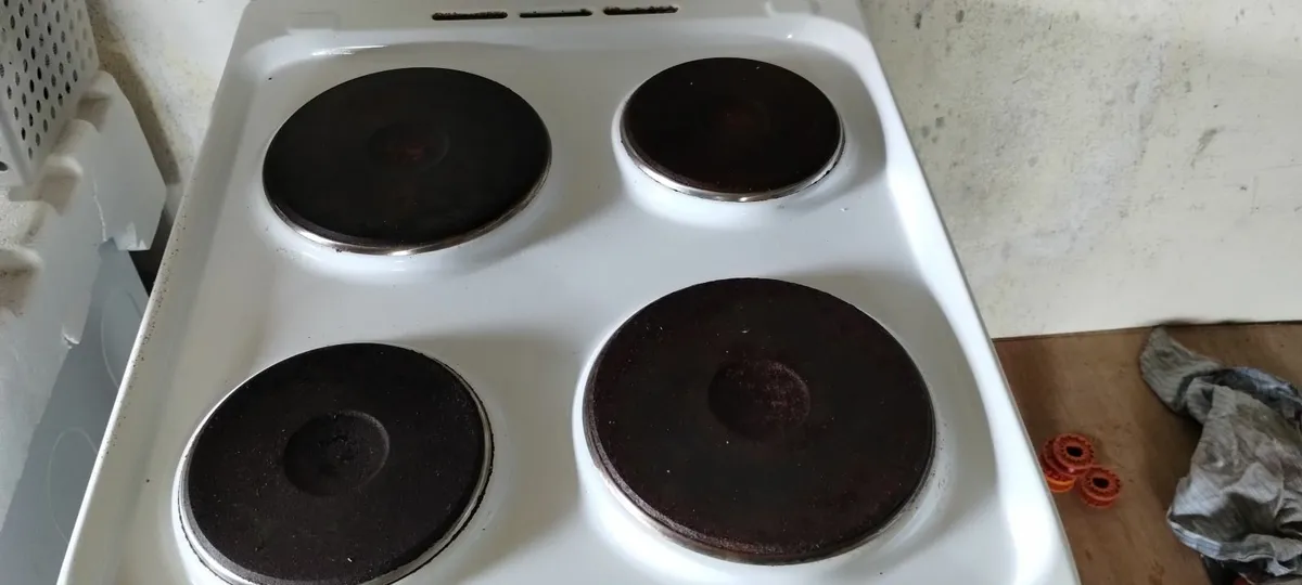 Electric Cooker For Sale hardly used Indesit - Image 1