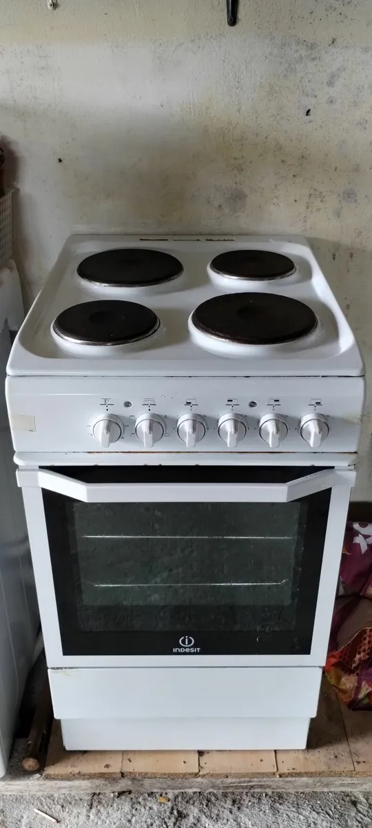 Electric Cooker For Sale hardly used Indesit - Image 4
