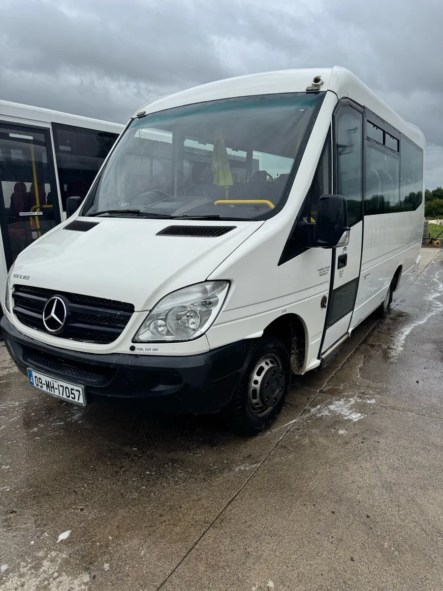 2009 Mercedes Sprinter 515 Automatic - Image 2