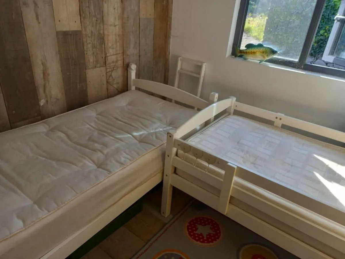 2 x Single beds / Bunks