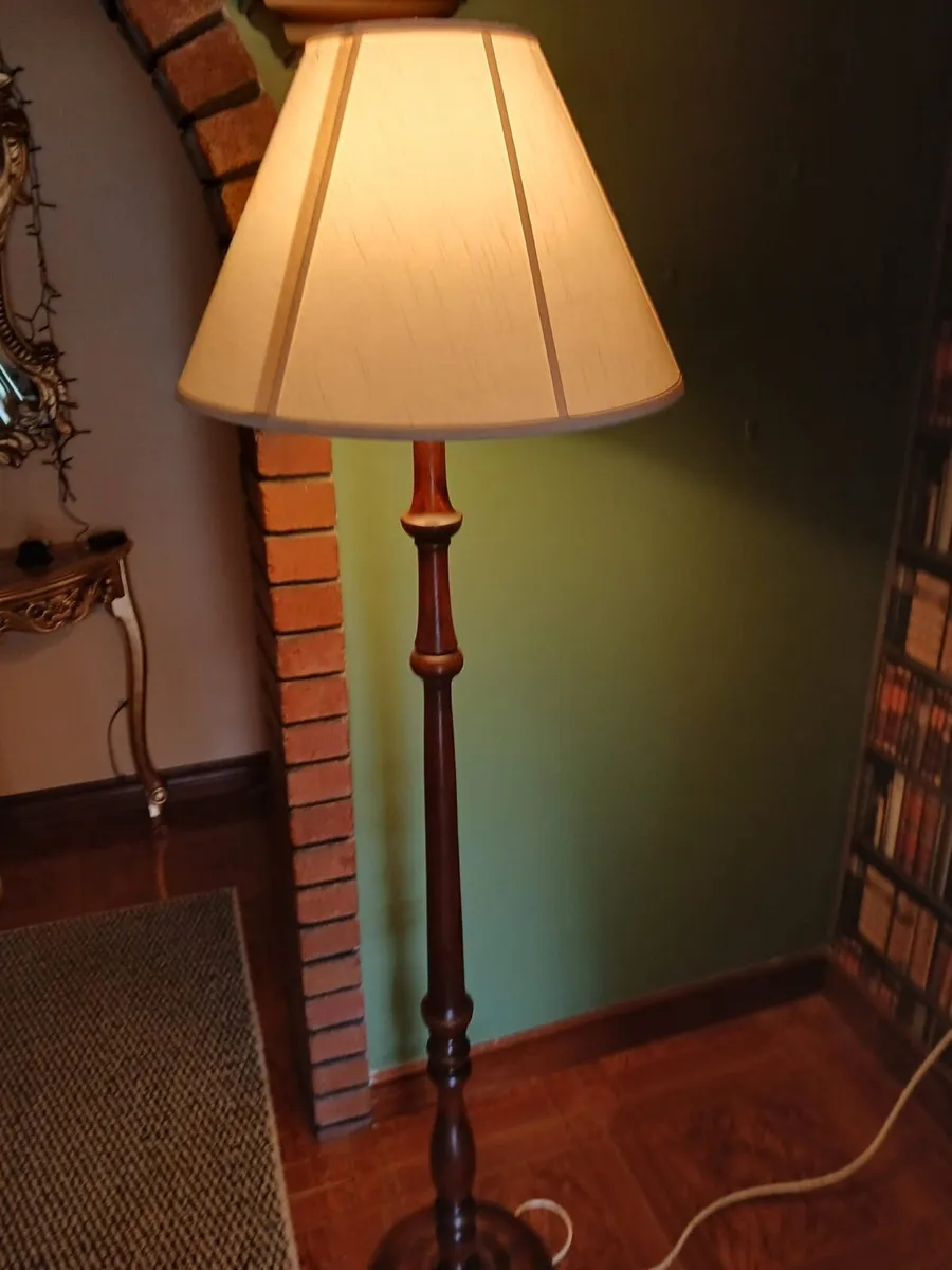 Traditional Wooden Floor Lamp with Shade