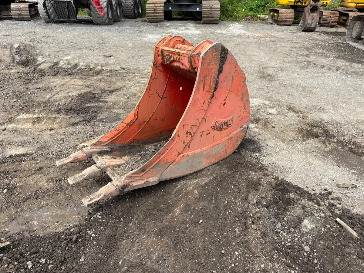 Trenching Bucket (D12)  Miller hitch - Image 1