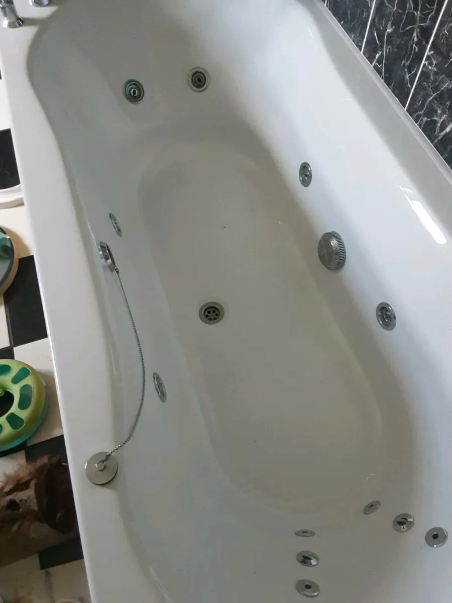 Jacuzzi - Image 1