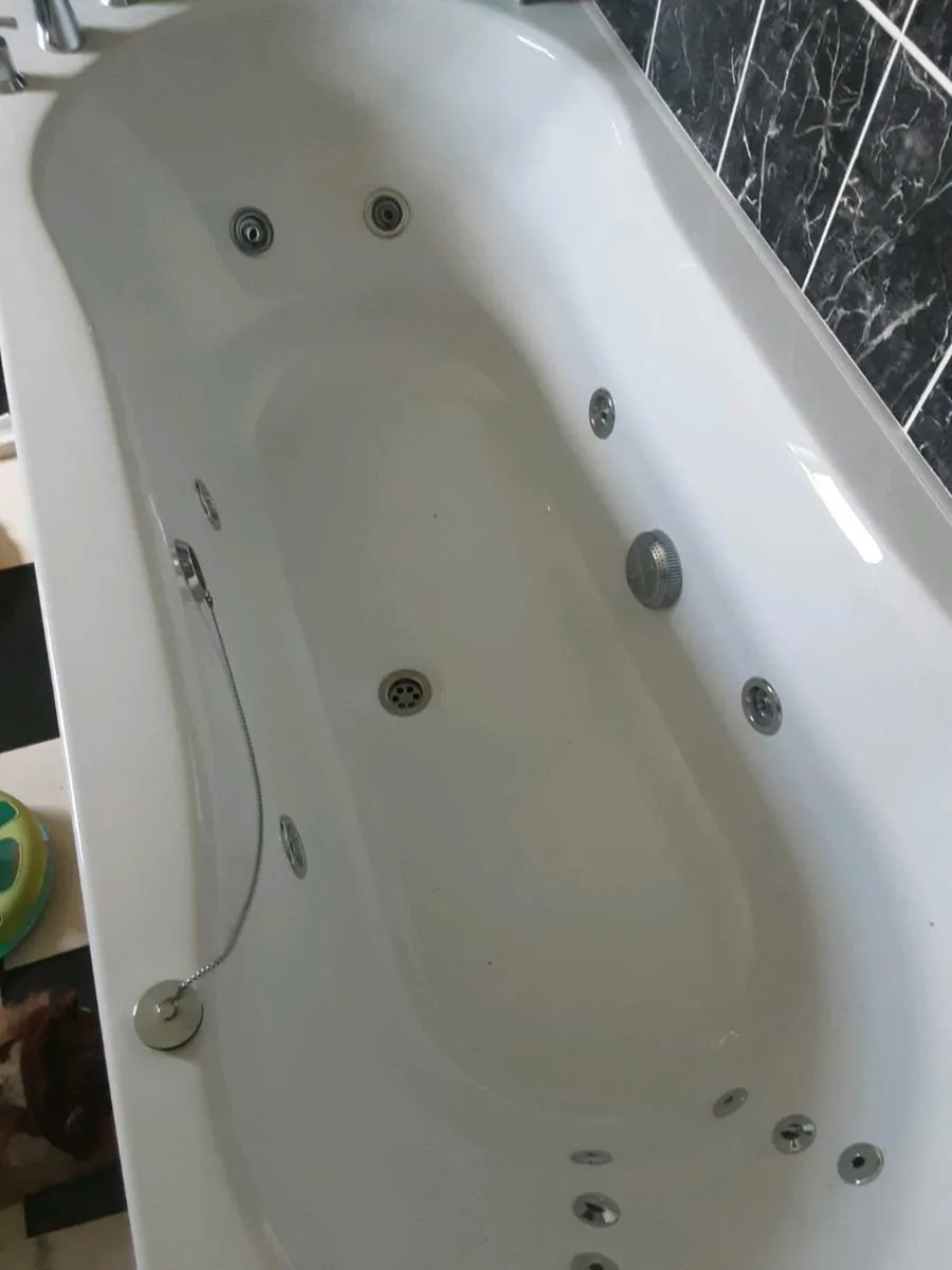 Jacuzzi - Image 4